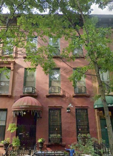 21 Saint Marks Pl.