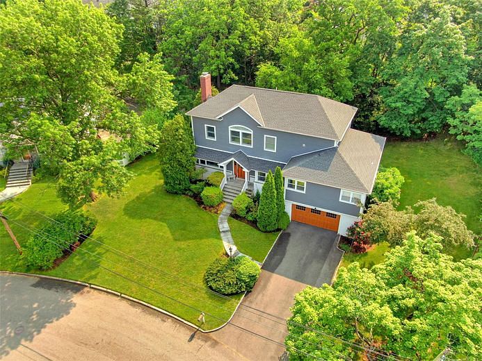 21 Winding Brook Road