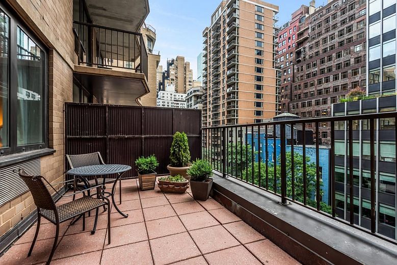 212 East 47th Street #6G