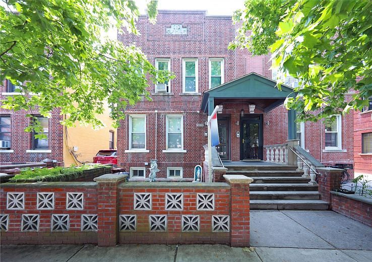 2132 E 13th Street