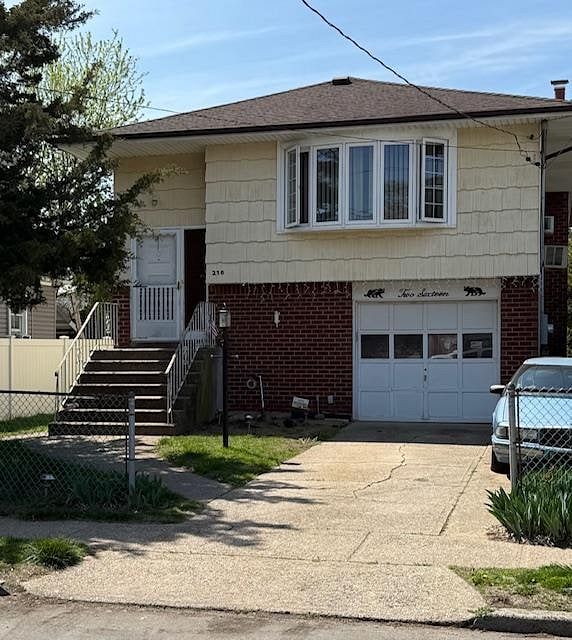 216 Hill Avenue