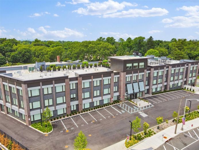 218 Middle Neck Road #101