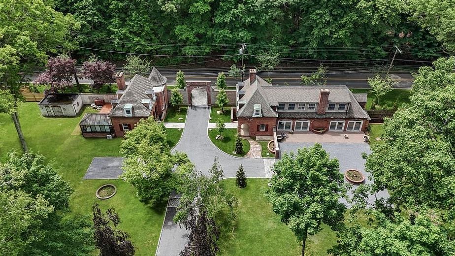 22 Brookville Road