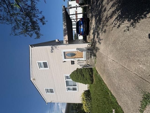 220 Elzy Ave.