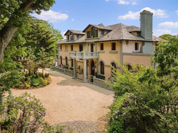 220 Woodside Drive