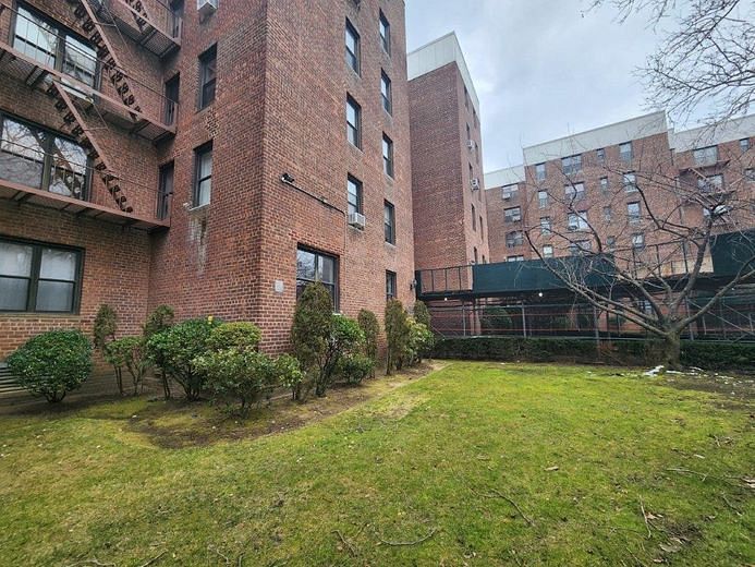 2251 Plumb 1st Street #6B
