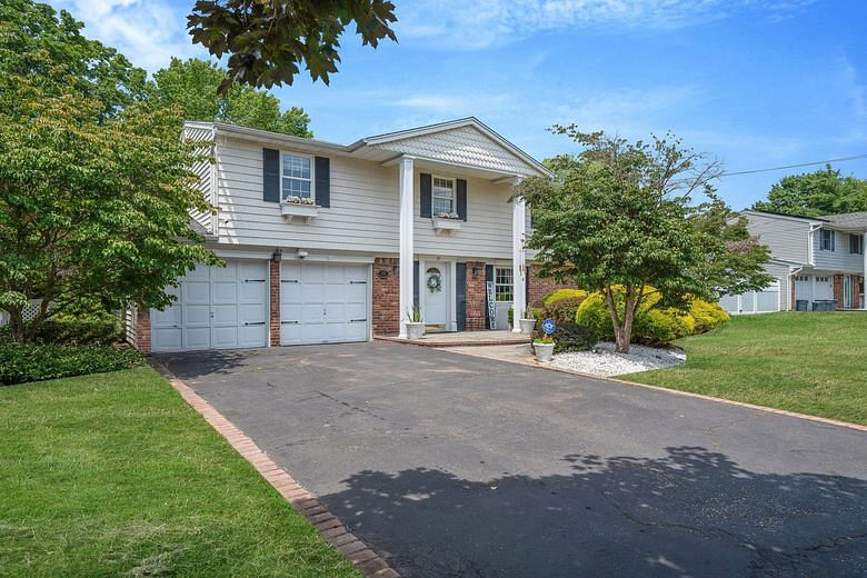 23 Moriches Road