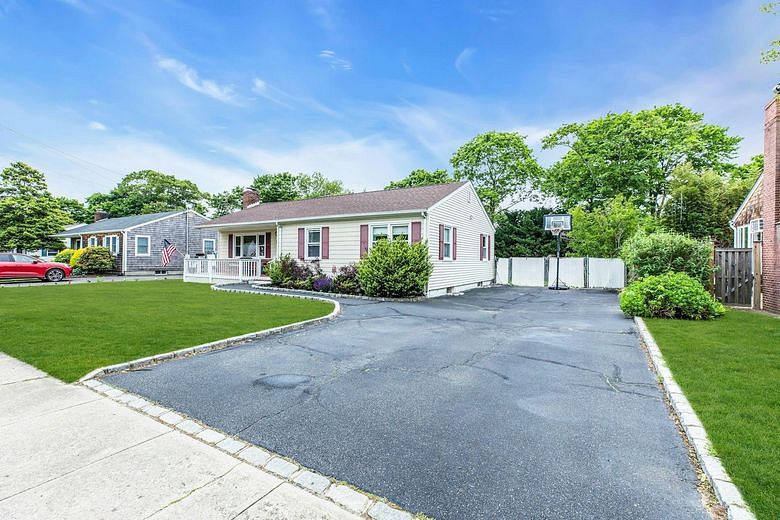 24 Gen McLean Drive