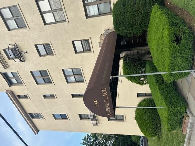 240 Alpine Place #2A