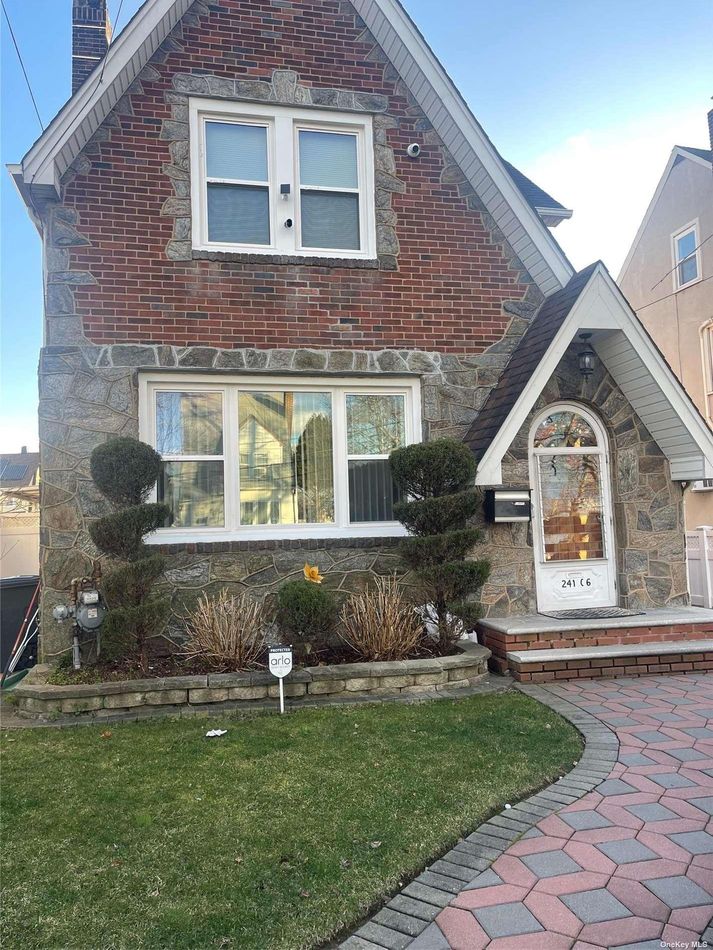 Homes For Sale in Bellerose Yoreevo