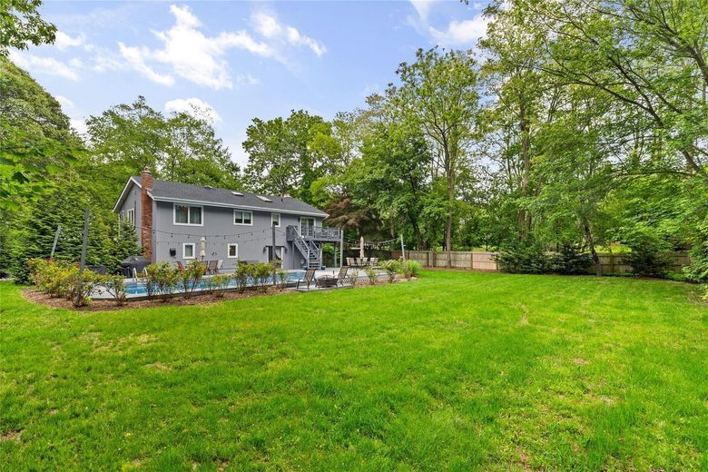 25 Cliff Road W