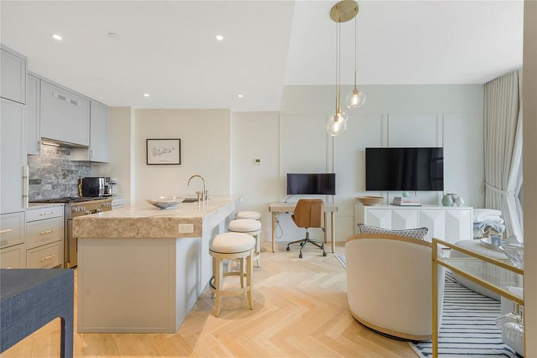 250 E 21st Street #9D