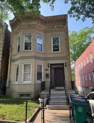 251 E 235th Street