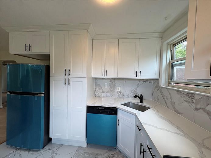 255-31 75 Avenue #2nd Floor