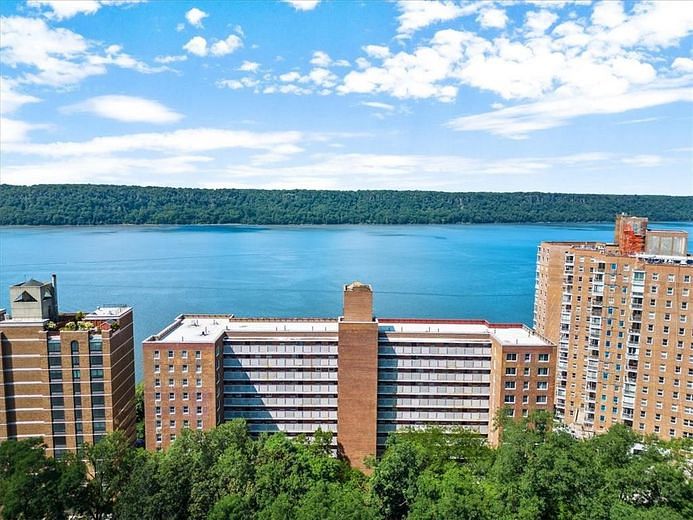 2575 Palisade Avenue #2G