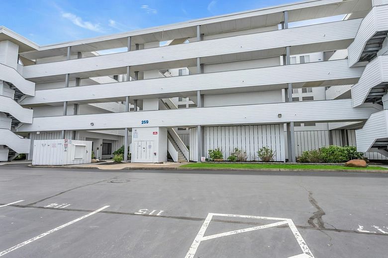 259 Dune Road #128