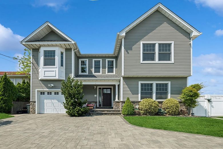 26 Island Parkway N