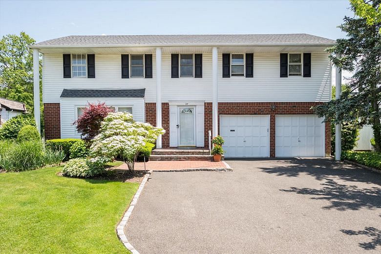27 Bridle Path