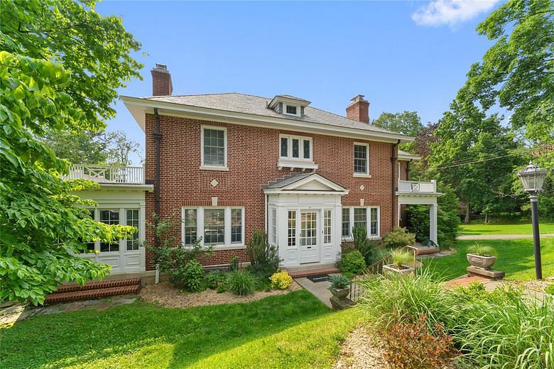 27 Calumet Avenue