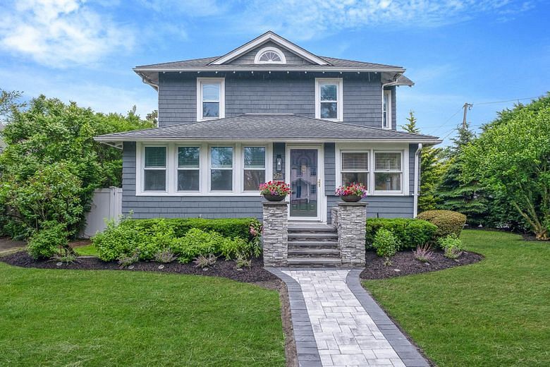 271 Foster Avenue