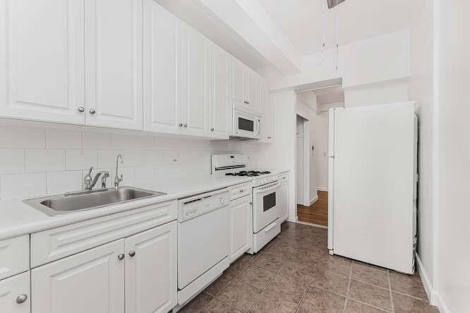 2750 Johnson Avenue #3H