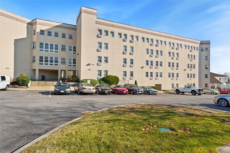 280 Lowndes Avenue #208