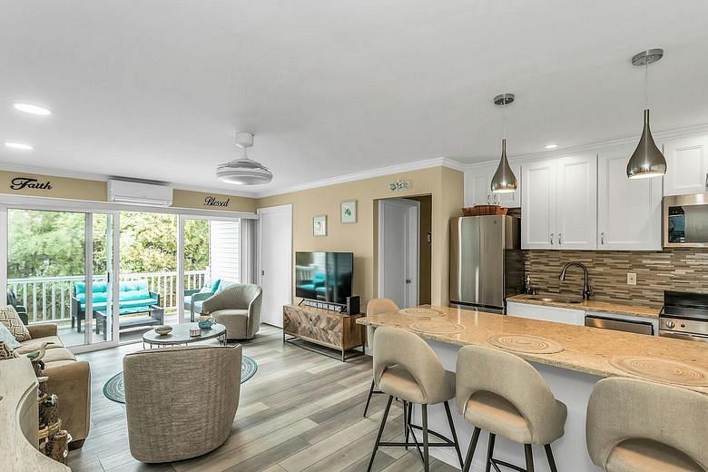281 Dune Road #18a