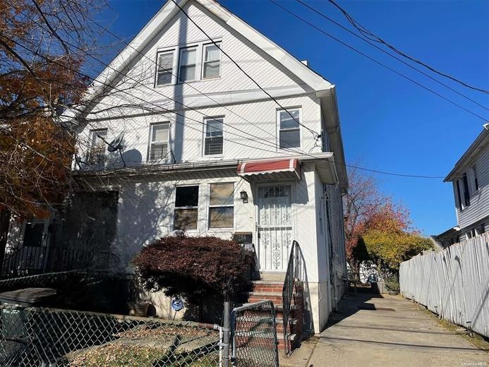 284 Bayview Avenue