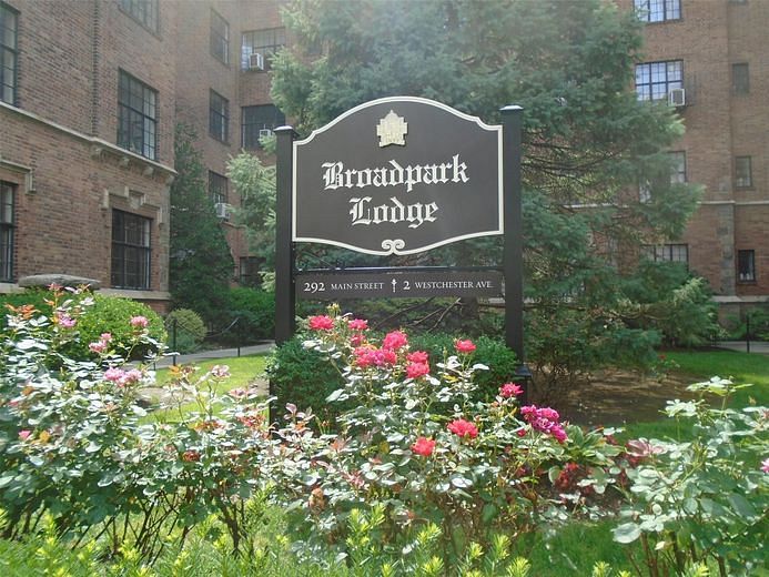 292 Main Street #4C