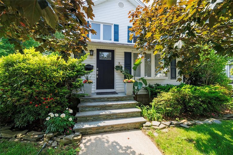 30 Nassau Boulevard
