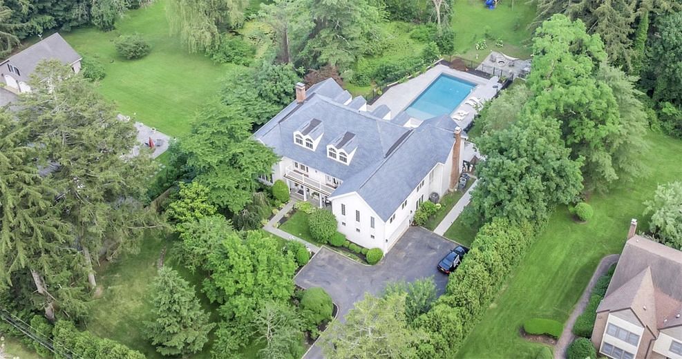 304 Syosset Woodbury Road