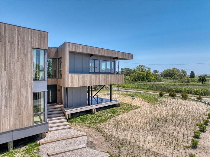 305 Narrow River Road