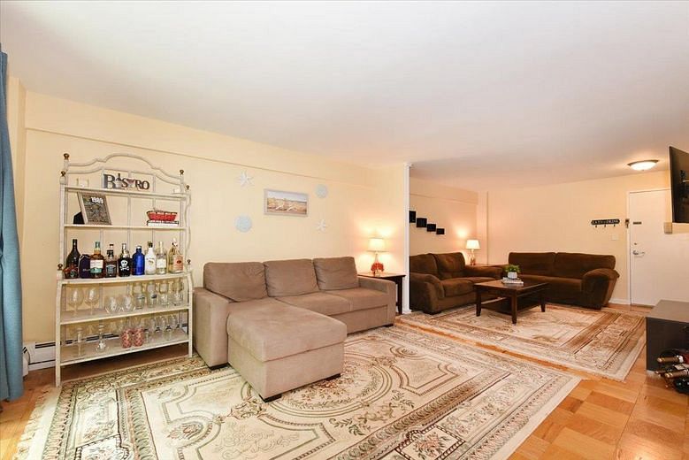 320 E Shore Road Rd #10C