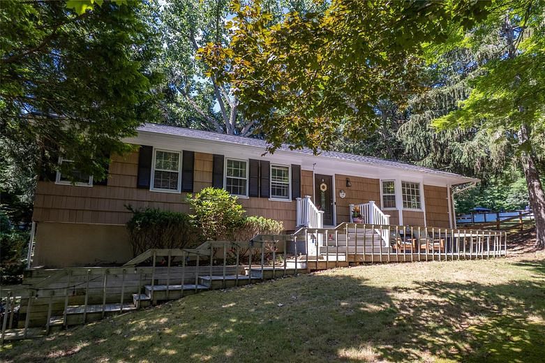 33 Circle Drive