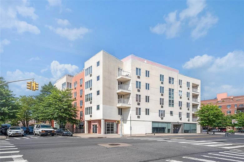355 Kings Highway #5C
