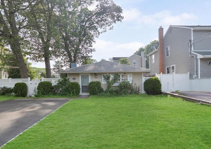 36 Adirondack Drive