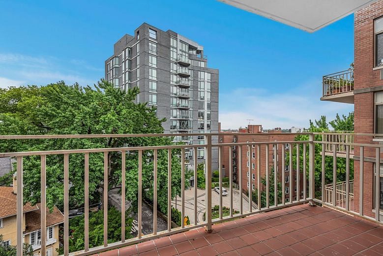 3625 Oxford Avenue #6B