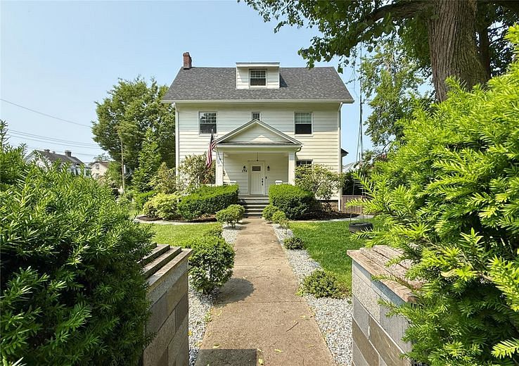 374 King Street