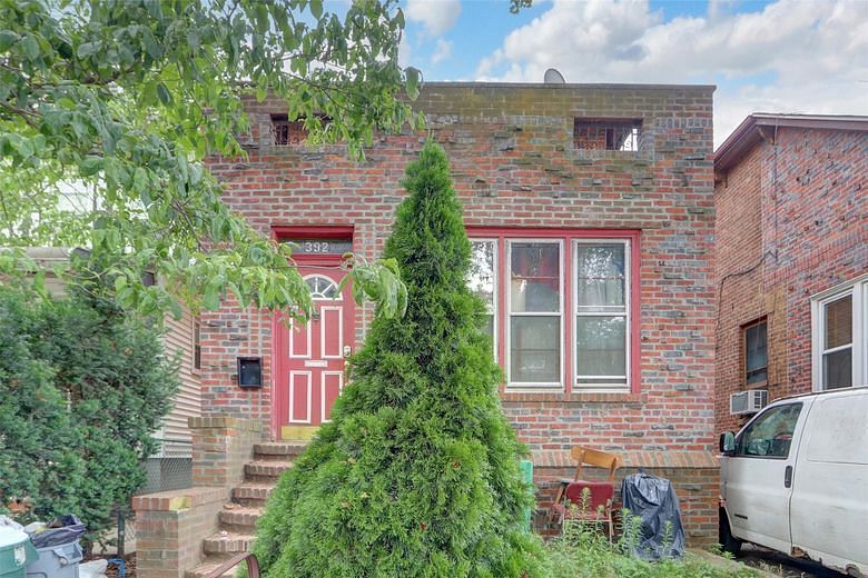 392 E 7th Street