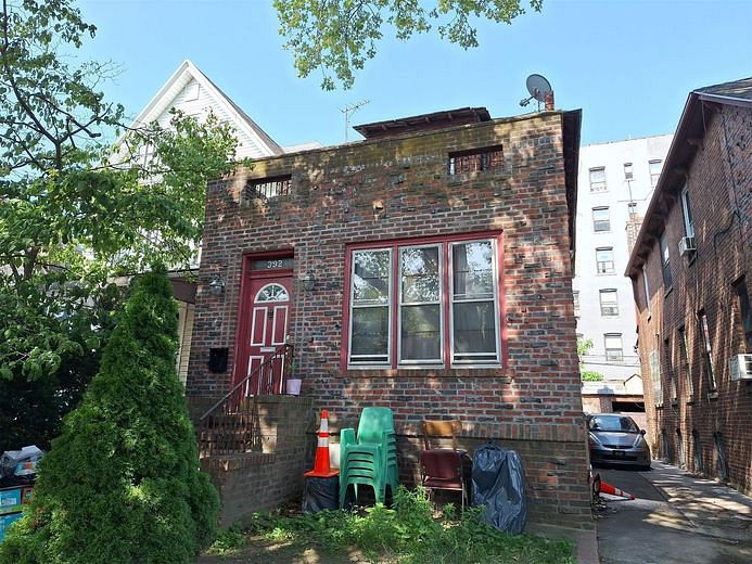 392 E 7th Street