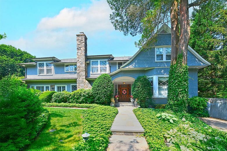 4 Horse Hollow Road