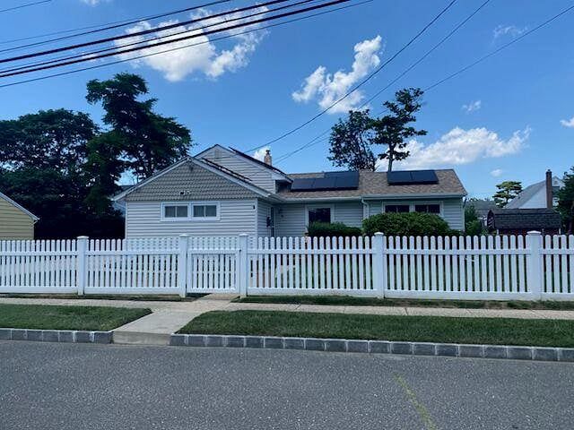 4 Meadow Drive