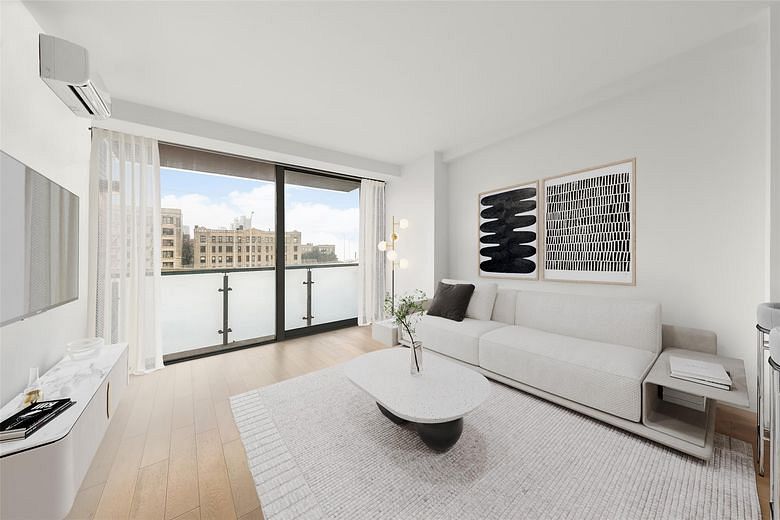 40 Pinehurst Avenue #2A