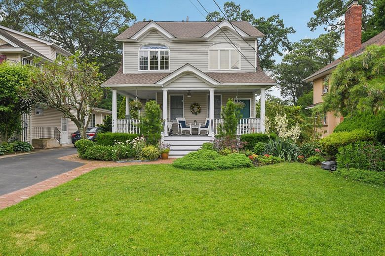 402 N Village Avenue