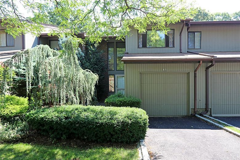 41 Carriage Court