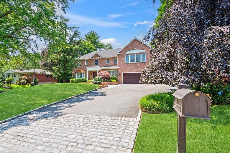 41 Hofstra Drive