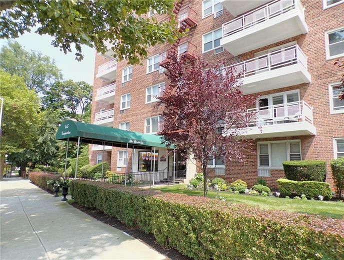 415 Gramatan Avenue #3E