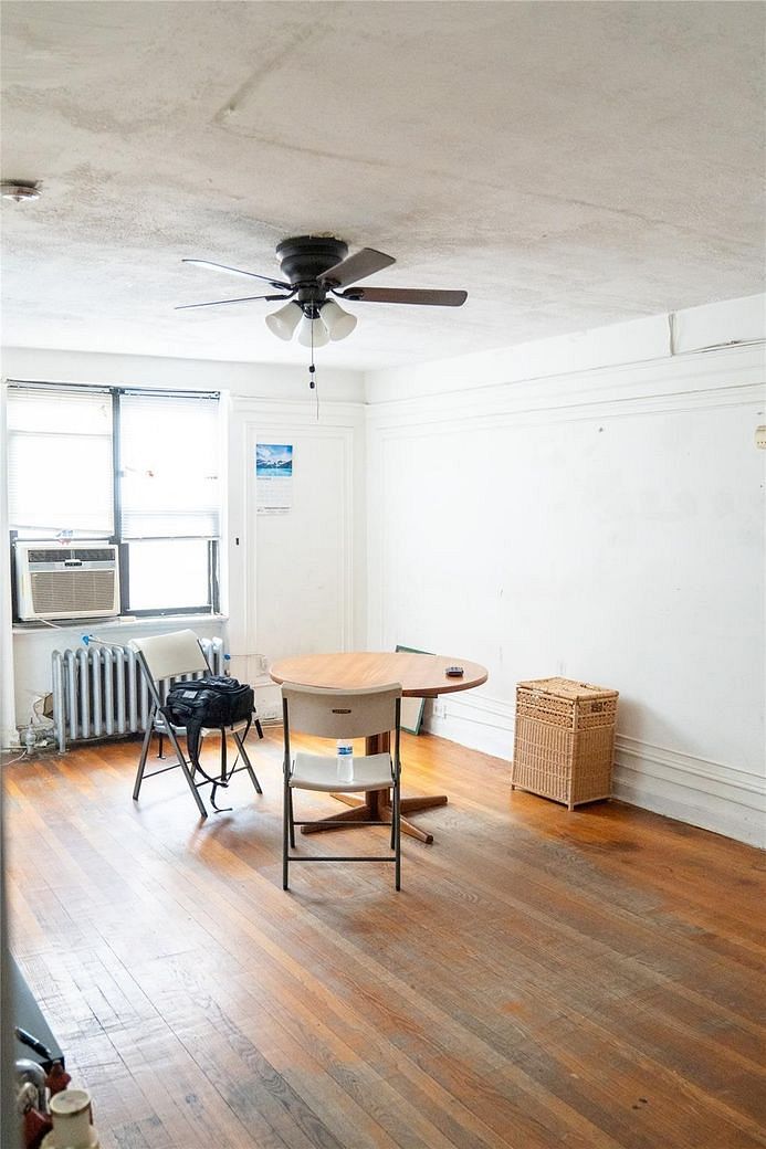 42-02 Layton St #609