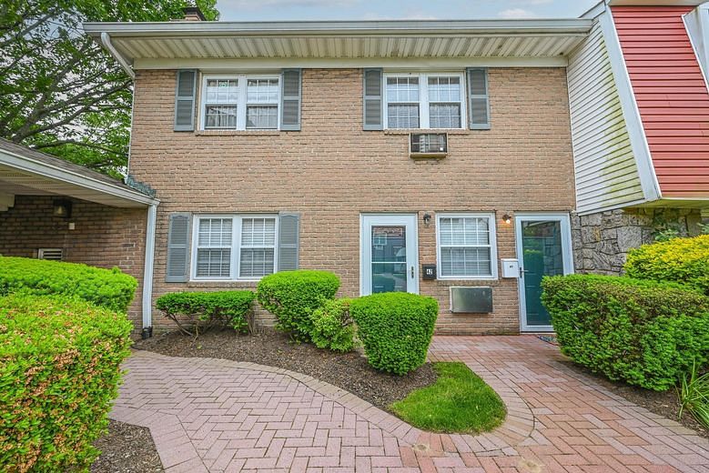 42 Springwood Drive