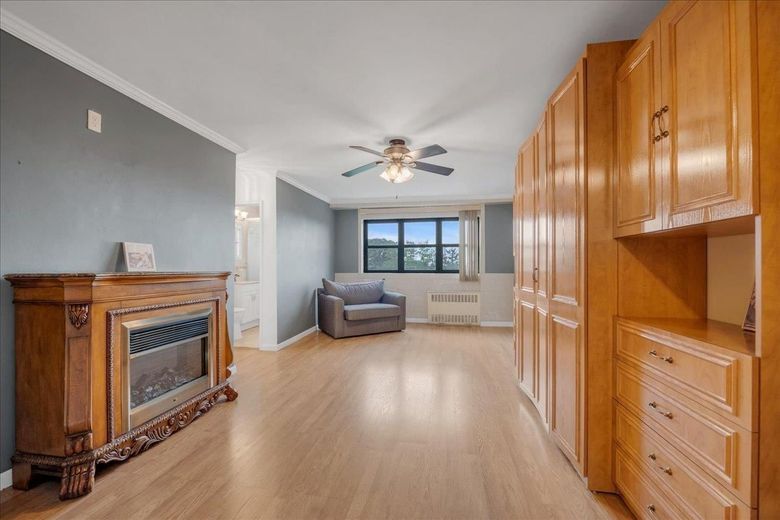 4200 Herkimer Place #6C